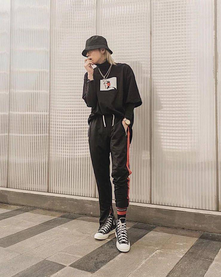 Padu padan kaus oversize (instagram.com/half.squirrel)