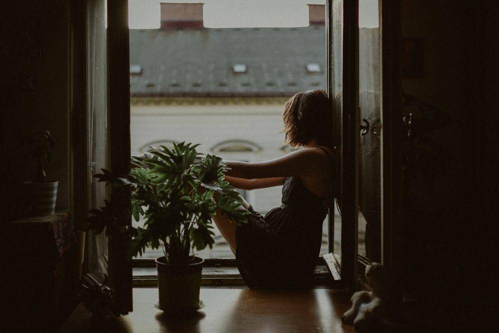 ilustrasi kesendirian (unsplash.com/Kinga Cichewizz)