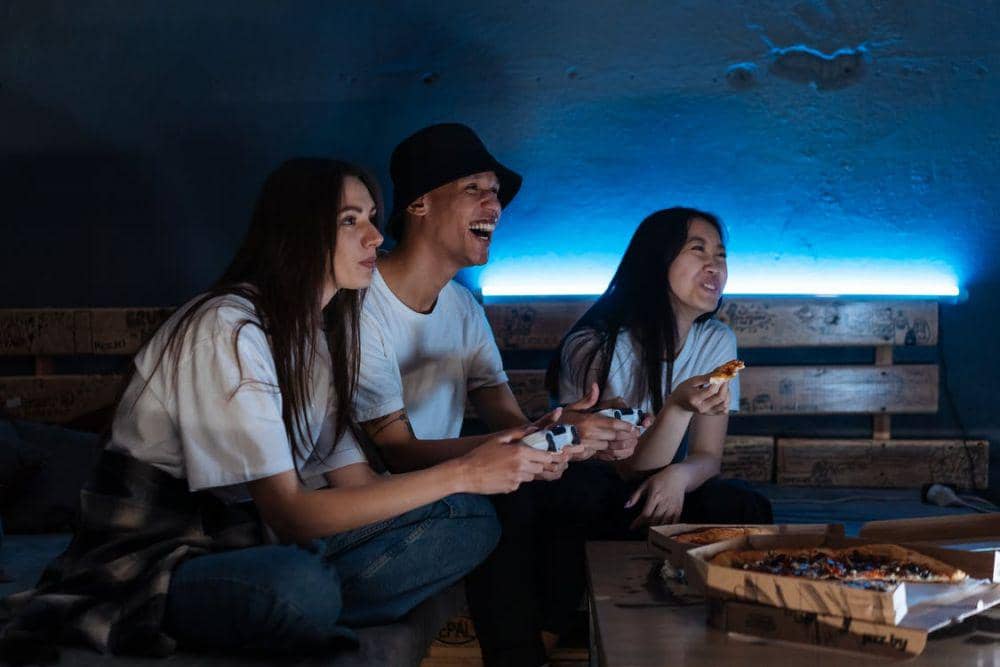 Pikirkan 5 Hal Ini saat Terjebak Cinta Segitiga, Gak Enak, ih!