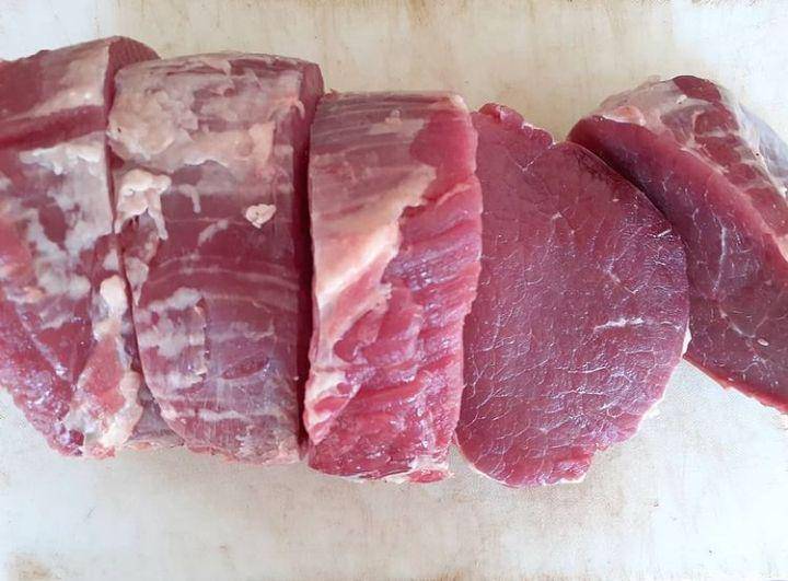 Potret daging sapi untuk bahan sate plecing (Instagram.com/juragansapicom)