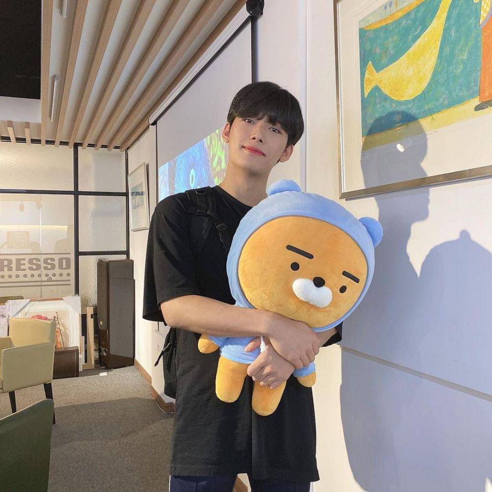 Taekhyeon (instagram.com/th728)