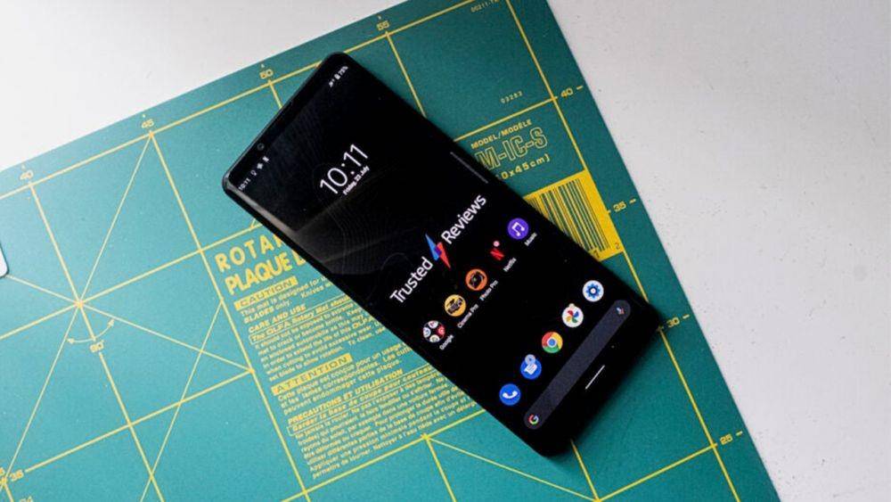 ilustrasi Sony Xperia 1 III (trustedreviews.com)