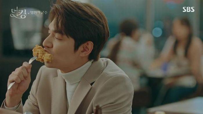 5 Zodiak yang Tidak Pernah Pilih-pilih Makanan, Food Lovers Sejati!