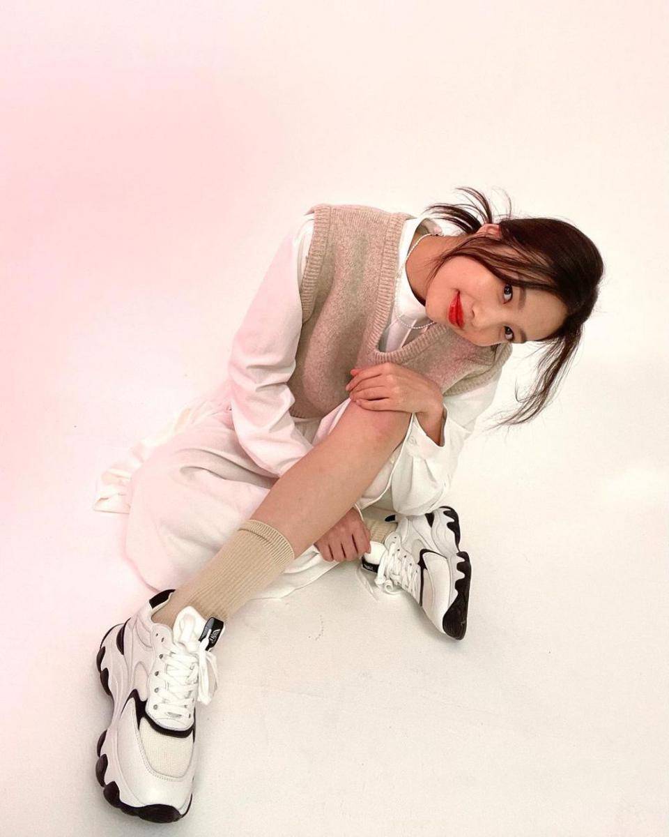 Vest ala Joy Red Velvet (instagram.com/_imyour_joy)