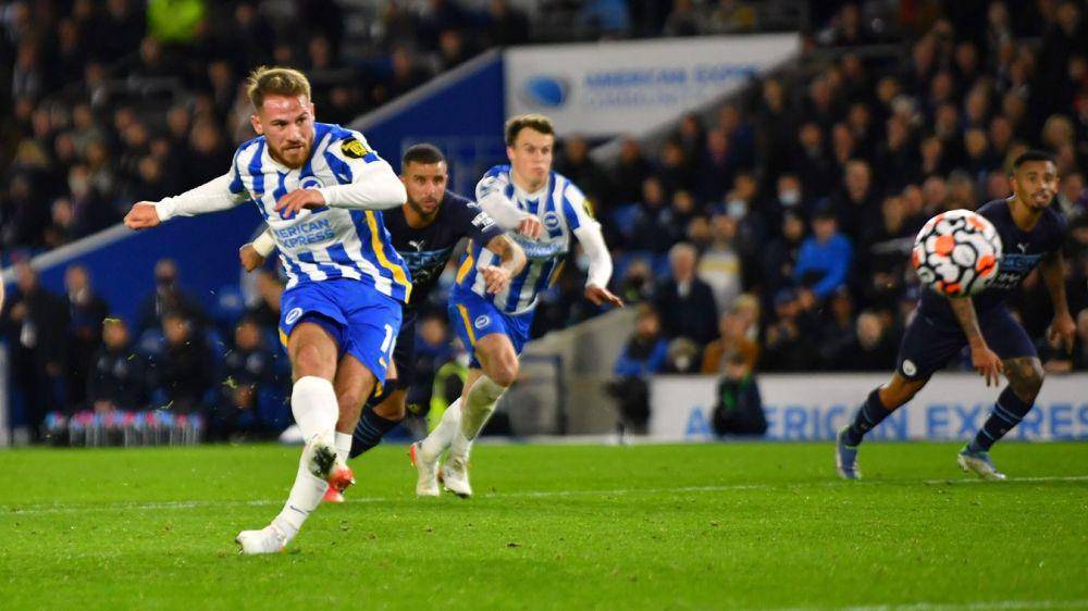 potret Mac Allister mengeksekusi penalti (premierleague.com)