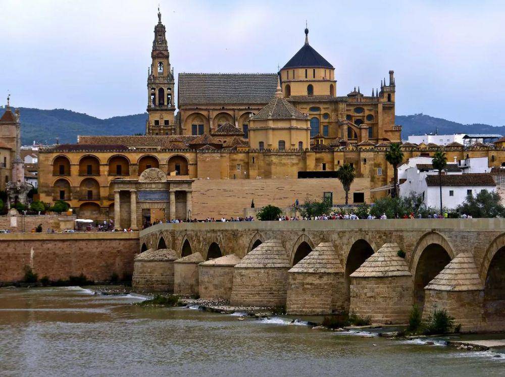 Puente Romano de Cordoba (instagram.com/prouvmonreve)
