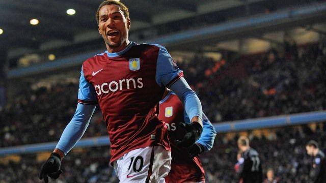 potret John Carew (avfc.co.uk)