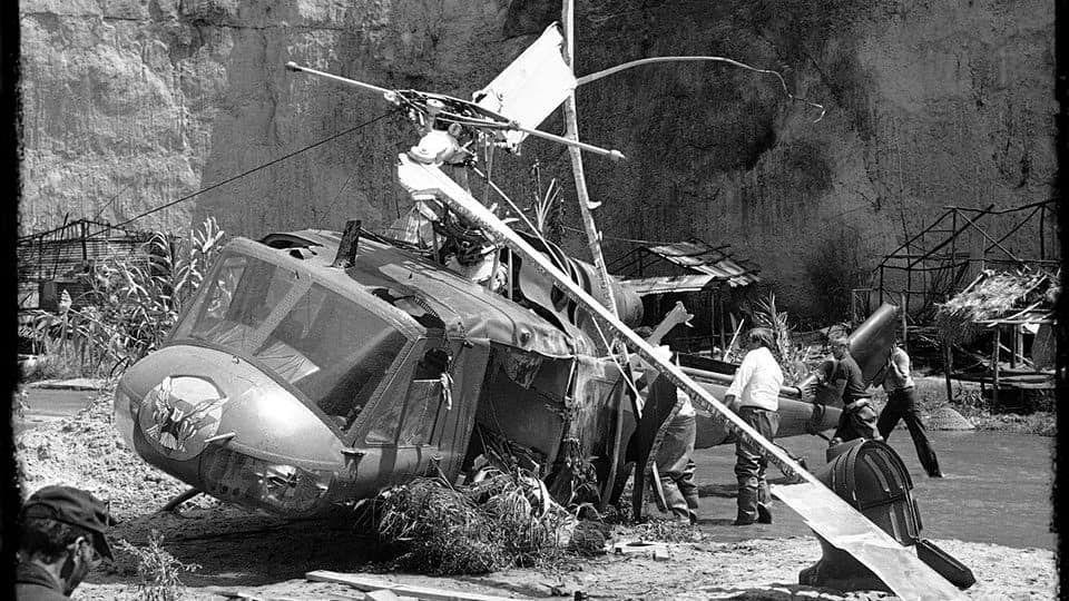 Insiden jatuhnya helikopter saat syuting The Twilight Zone: The Movie. (instagram.com/playseriesplaypelis)
