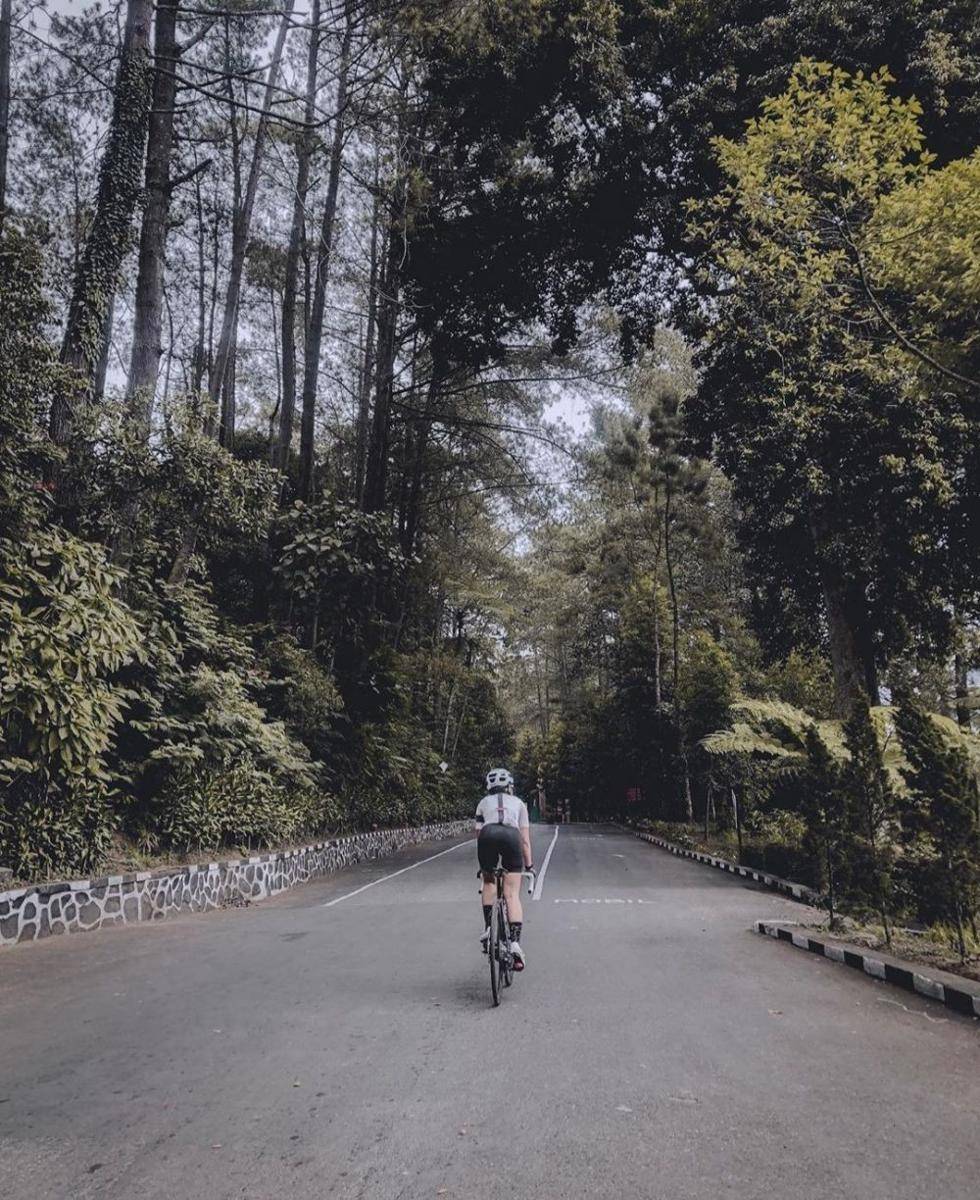 Bersepeda di Cikole, Bandung (twitter.com/dinsckiy)