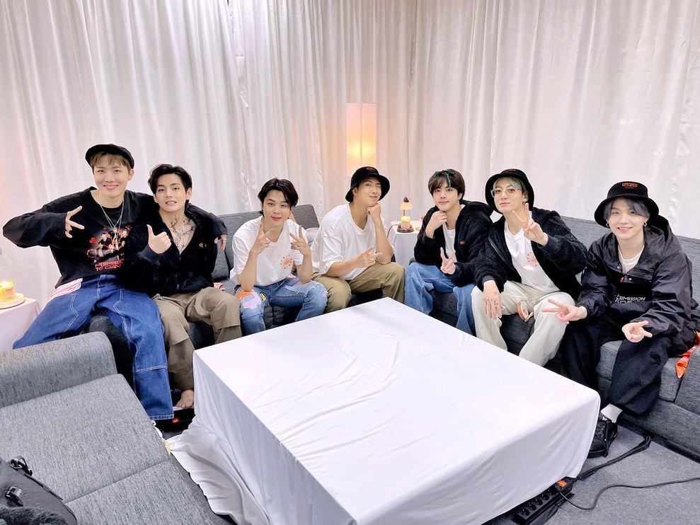 11 Harga Fashion Item BTS di Konser Permission to Dance On Stage