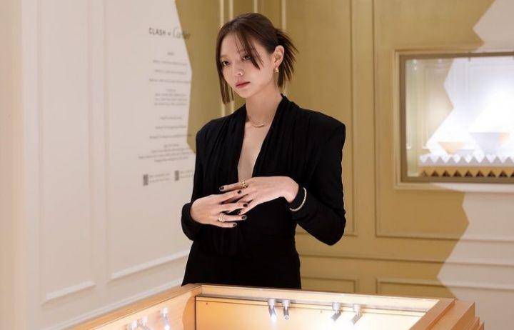 Esom (instagram.com/esom_)