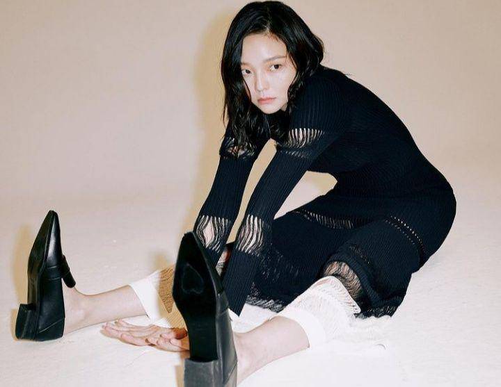 Esom (instagram.com/esom_)