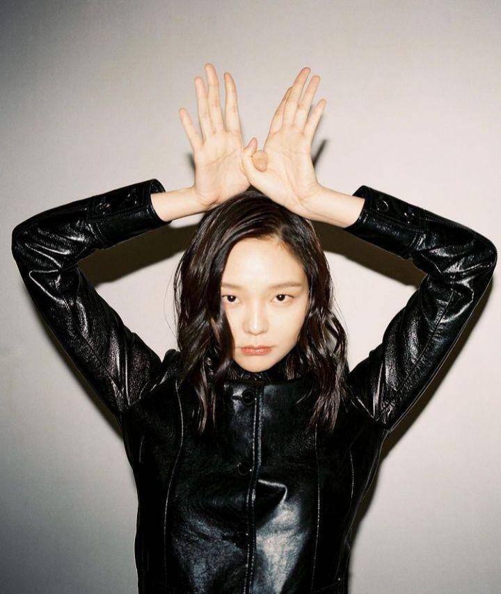 Esom (instagram.com/esom_)