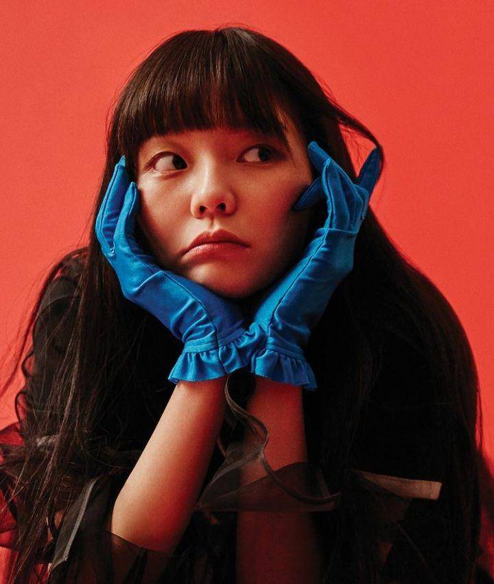 Esom (instagram.com/esom_)