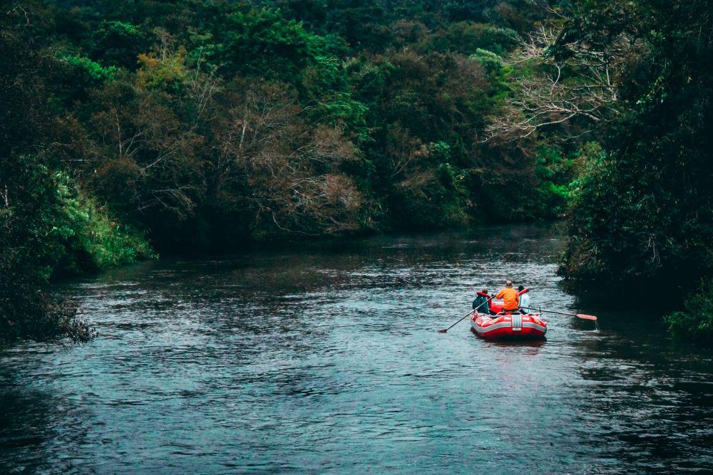ilustrasi permainan arung jeram (pexels.com/unsplash.com)