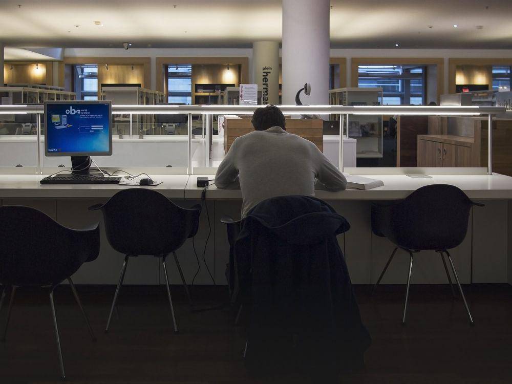 ilustrasi seorang workaholic (pixabay.com/epicantus)