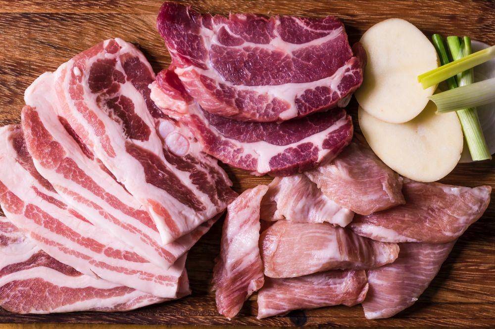 ilustrasi daging dipotong (pexels.com/@luisbecerra)