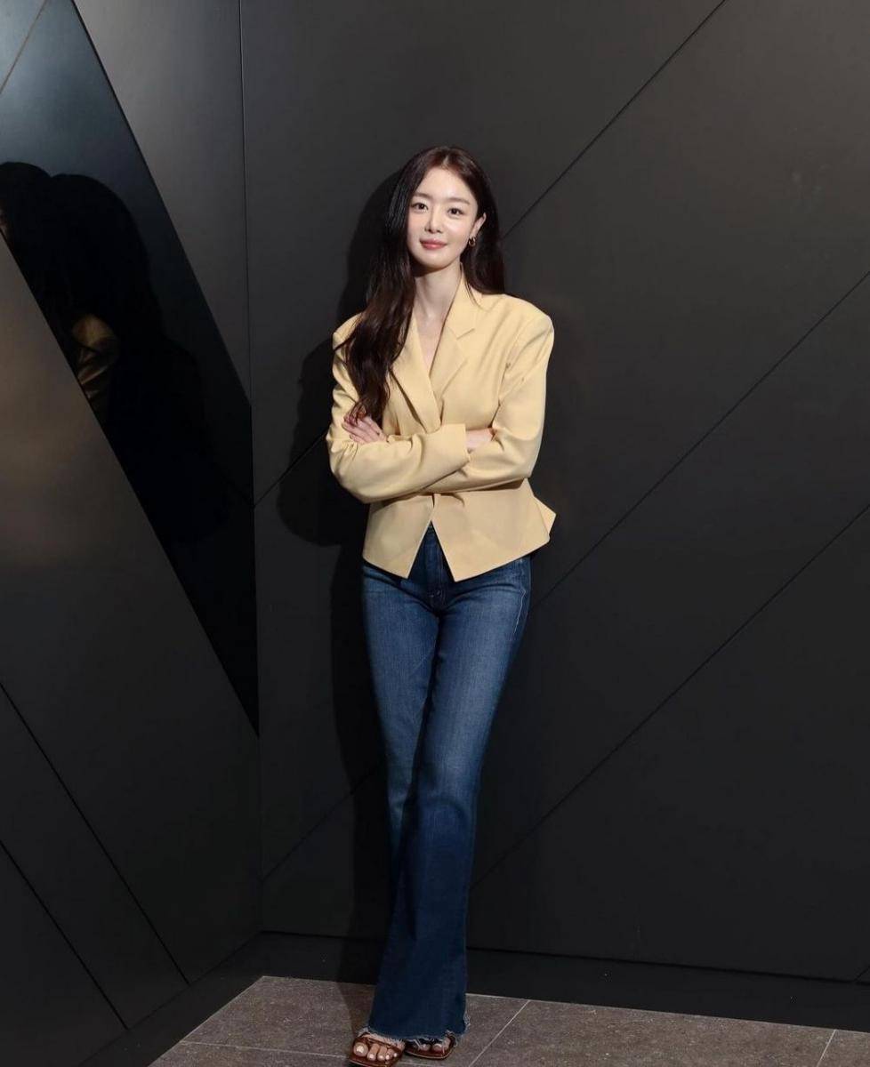 Outfit Han Sun Hwa (instagram.com/shh_daily)