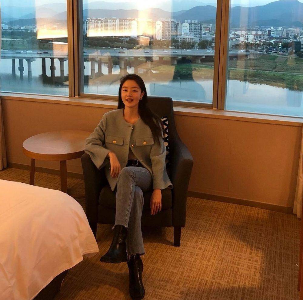Outfit Han Sun Hwa (instagram.com/shh_daily)
