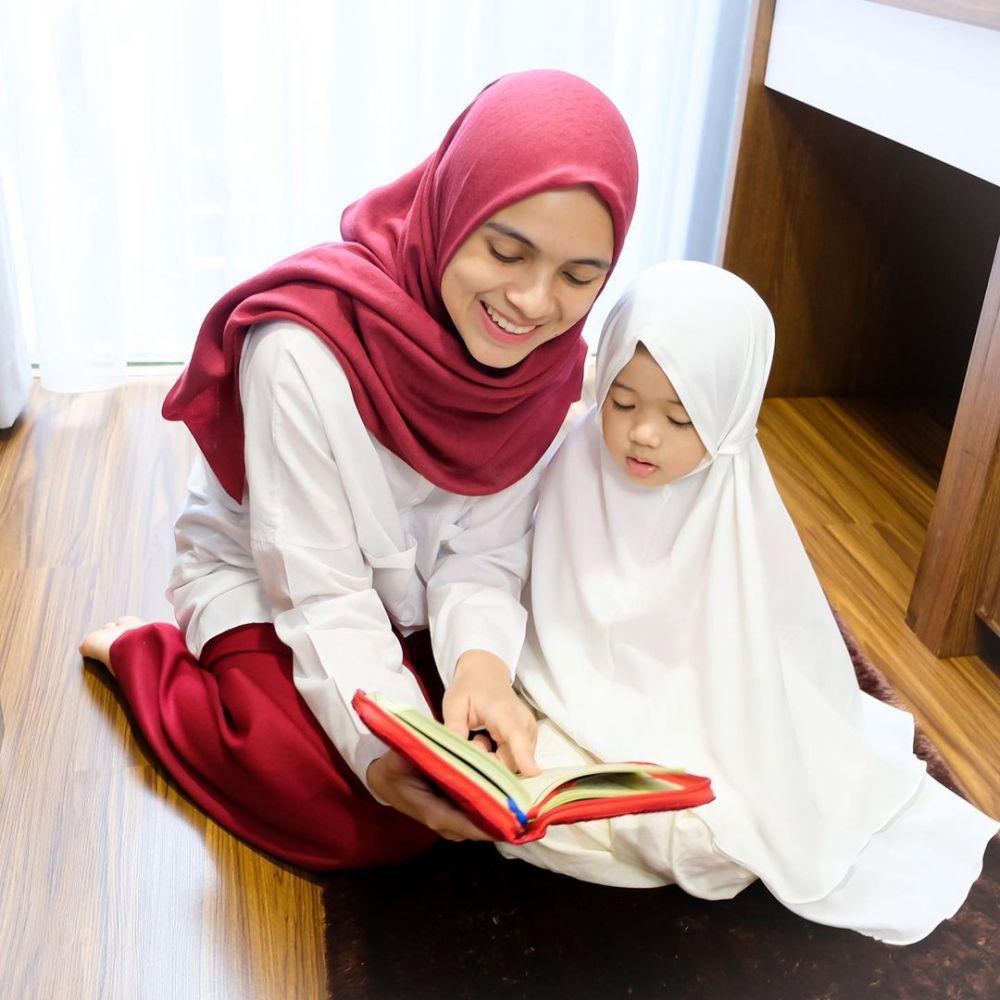 Nycta Gina dan Lembar Putih (instagram.com/missnyctagina)