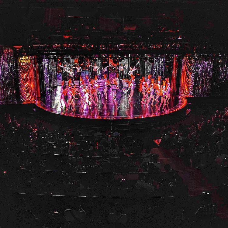 pertunjukkan Calypso Cabaret di Asiatique (instagram.com/asiatique.thailand)