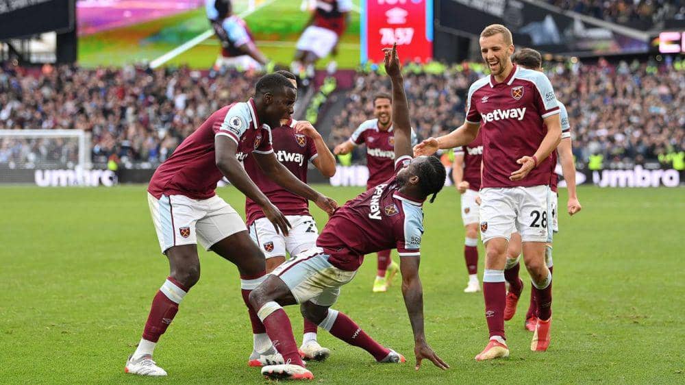 selebrasi gol para pemain West Ham (premierleague.com)