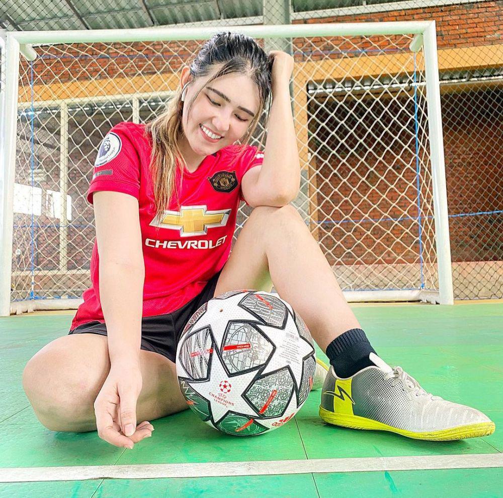 Ngefans Berat! 7 Potret Seleb Tanah Air saat Memakai Jersey MU