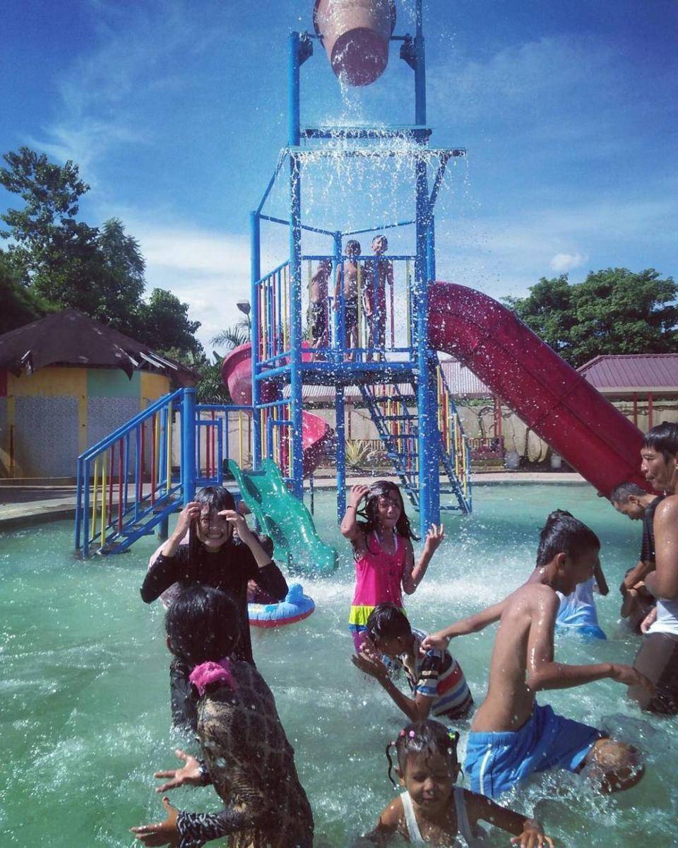 Ovany Water Park, Binjai (instagram.com/dindhaameliya)
