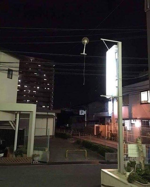 kipas salah tempat (instagram.com/wifi.ngelag)
