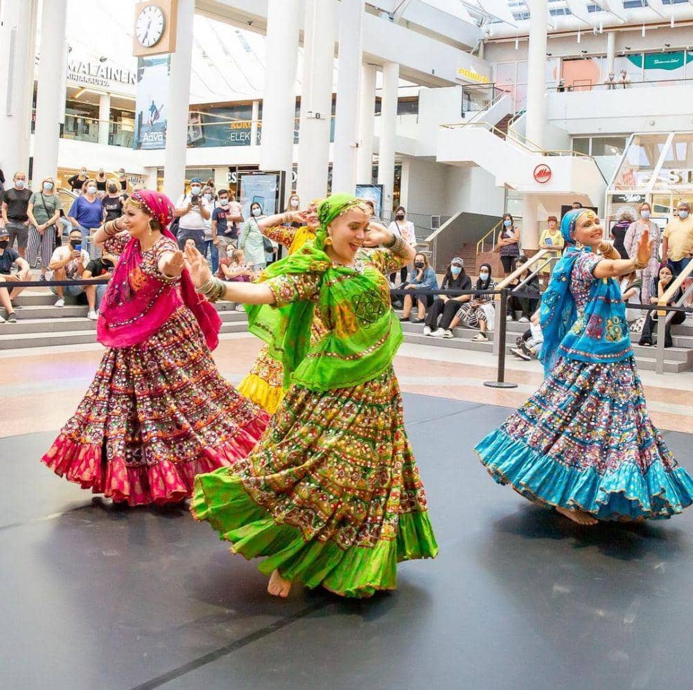 Suasana pertunjukan yang diadakan di Hansakortteli Shopping Centre, Turku (instagram.com/hansakortteli)