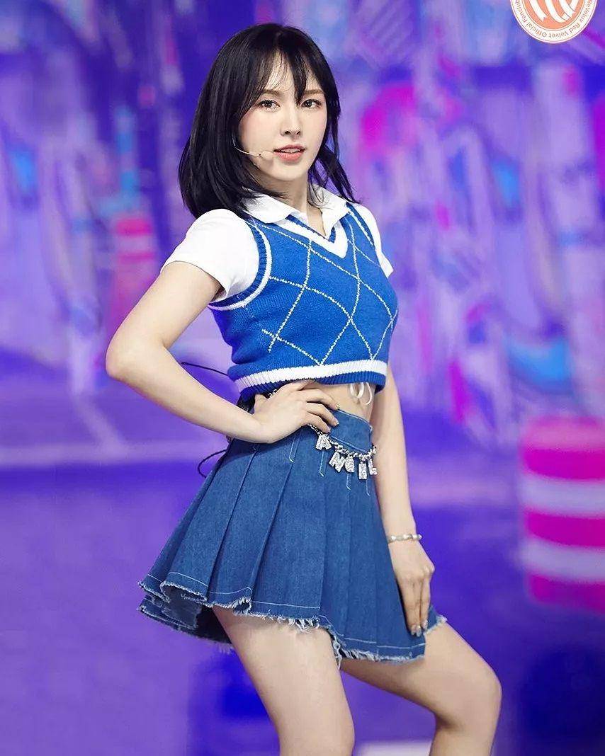Vest ala Wendy Red Velvet (instagram.com/kweenwendy)