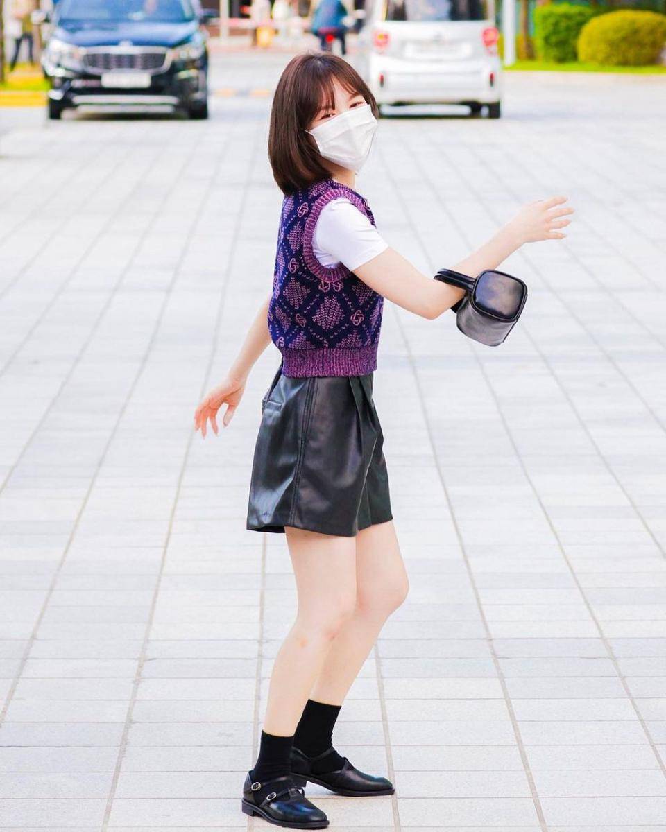 Vest ala member Red Velvet (instagram.com/redvelvetstyless)