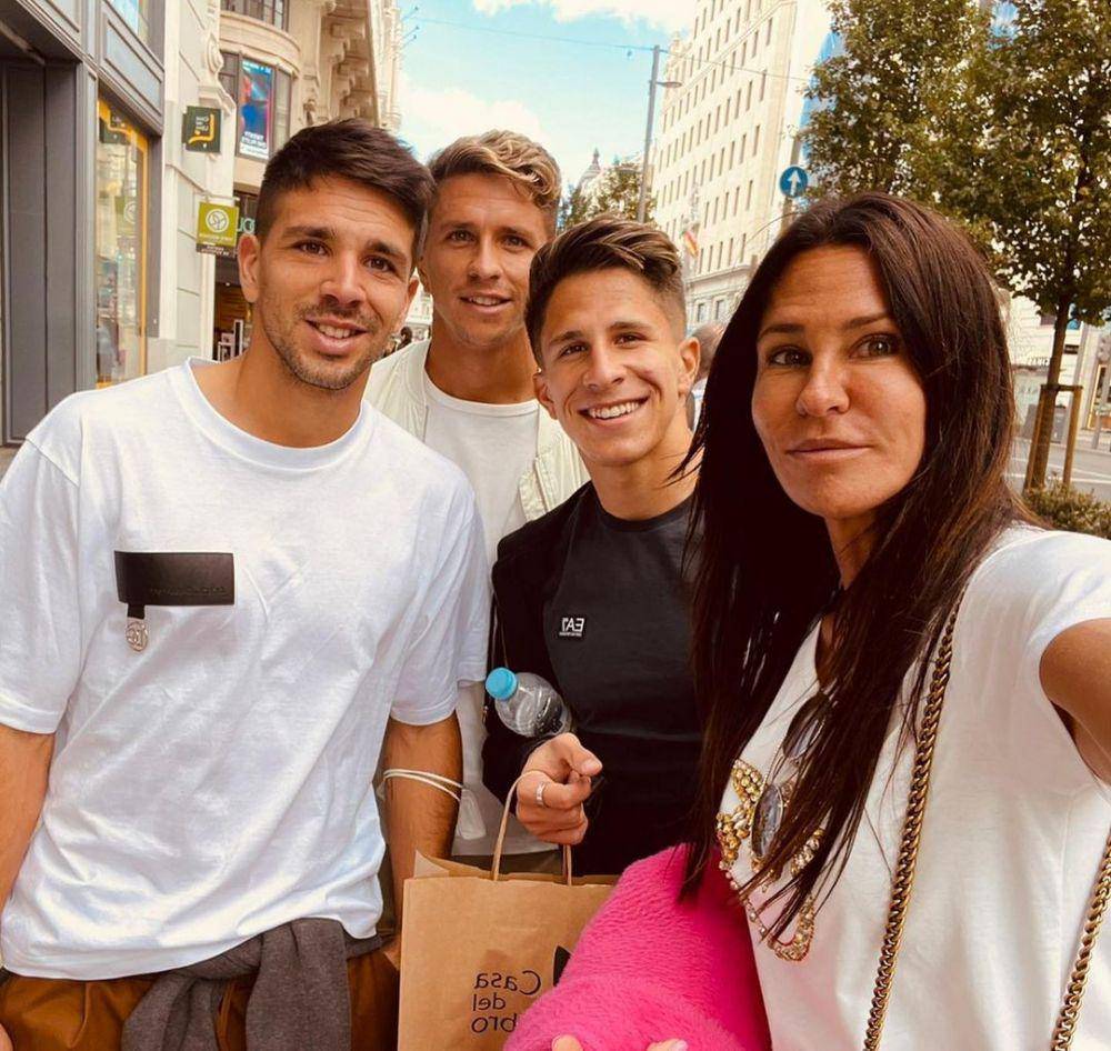 potret Giovanni Simeone bersama keluarga termasuk adiknya, Gianluca Simeone (instagram.com/simeonegiovanni)