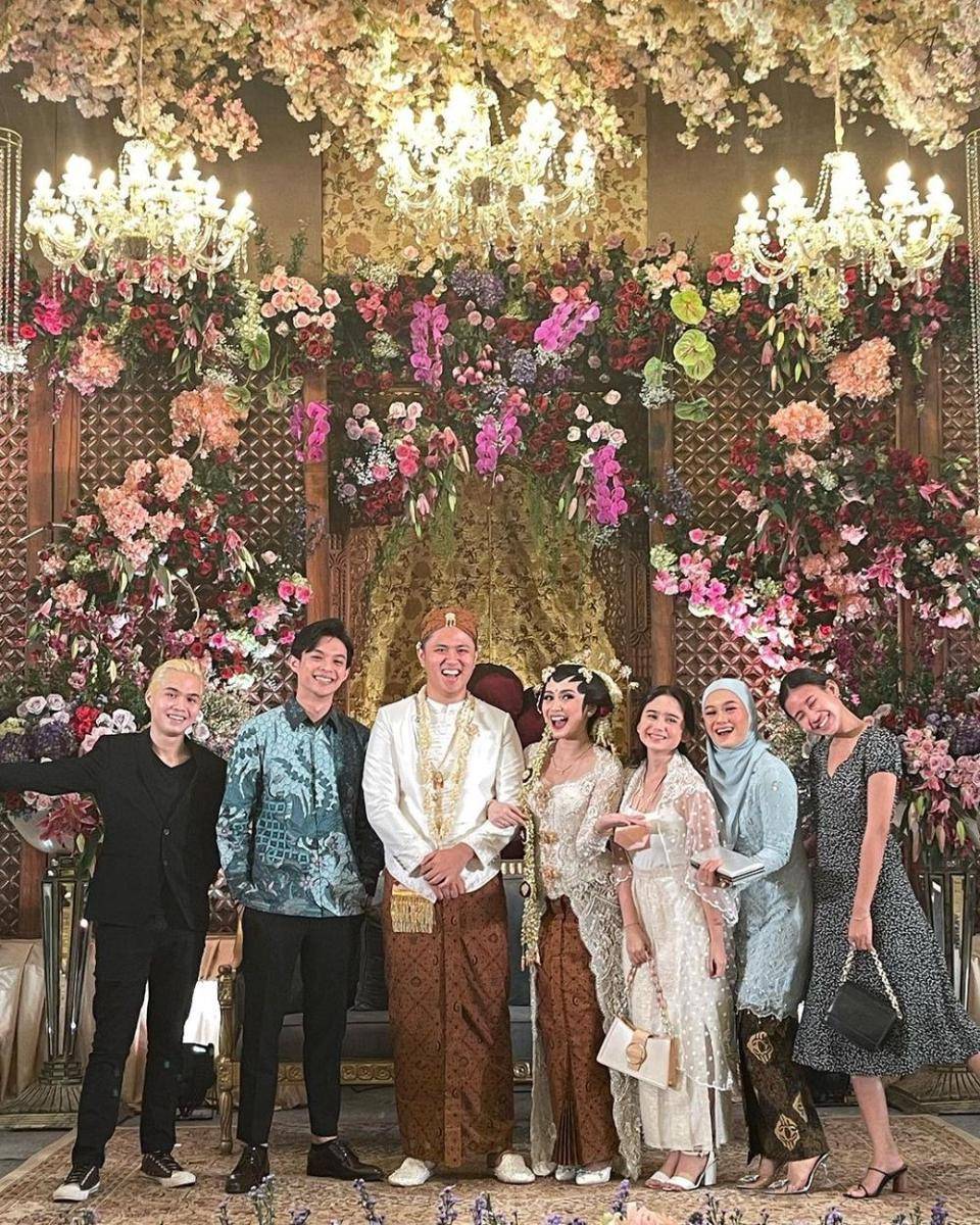 Kebaya dan Makeup Pernikahan Ashilla Zee (instagram.com/tissabiani)