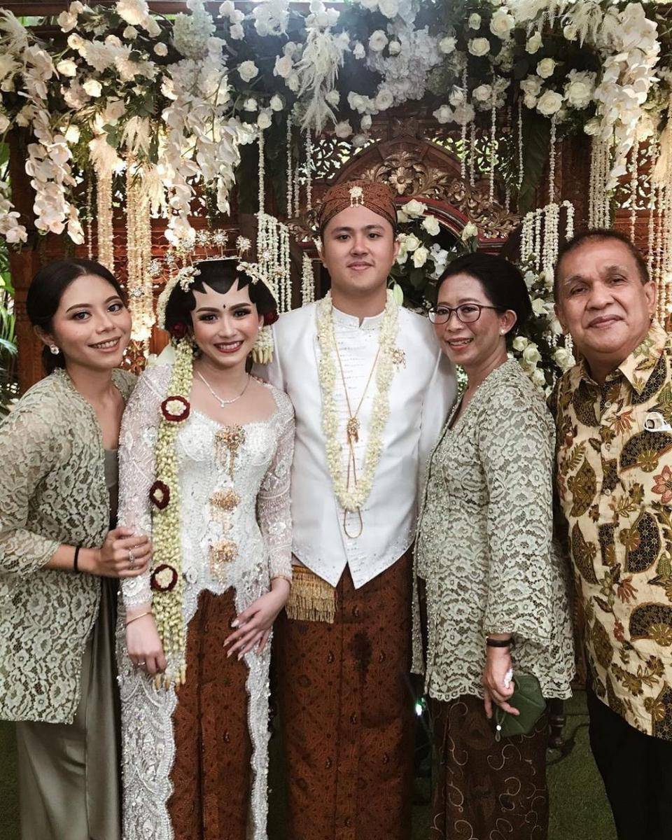 Kebaya dan Makeup Pernikahan Ashilla Zee (instagram.com/tiddymantik)