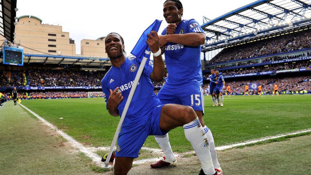Selebrasi para pemain Chelsea dalam kemenangan 8-0 atas Wigan Athletic. (premierleague.com)