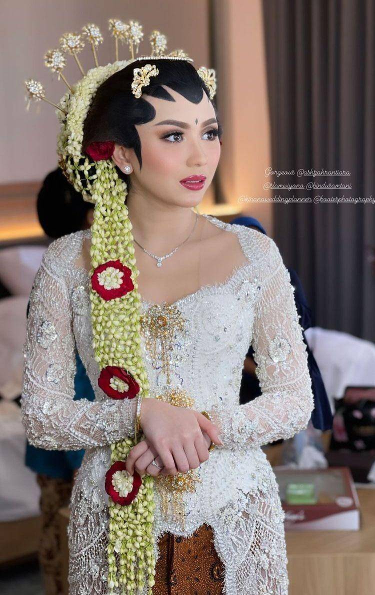 Kebaya dan Makeup Pernikahan Ashilla Zee (instagram.com/rikawirtjes)