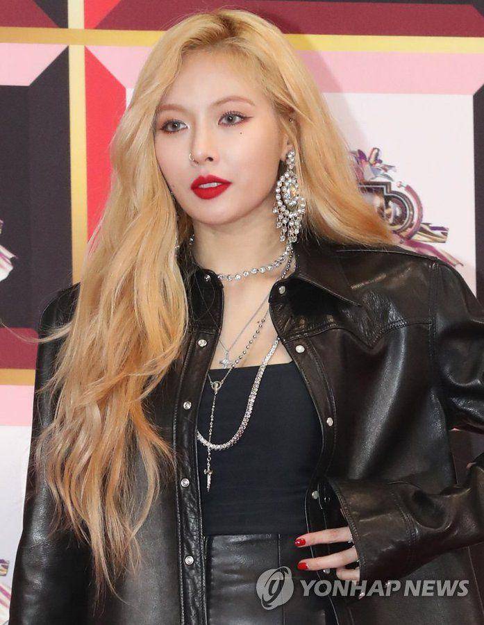 HyunA (twitter.com/hyunaings)