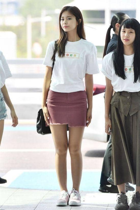 Mini skirt Tzuyu Twice (twitter.com/TZUYU_WORLD)