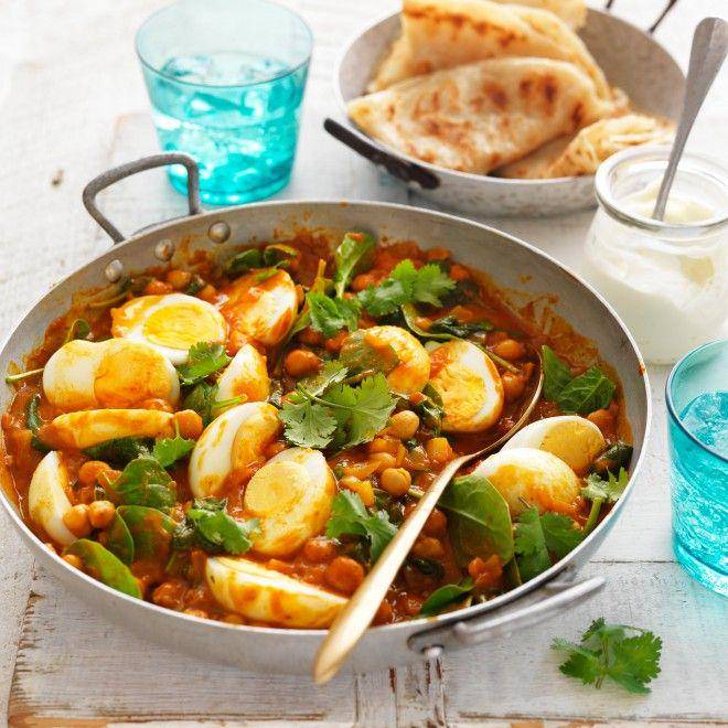 ilustrasi egg korma with chickpeas and spinach (myfoodbook.com.au/Whisk Media Group)