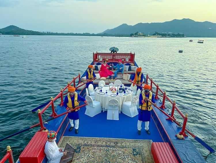 anniversary Neha Kakkar dan suami (instagram.com/nehakakkar)