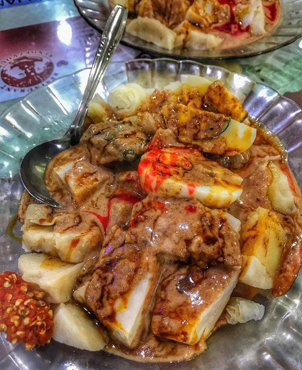 siomay rendezvous (instagram.com/eatinerary.id)