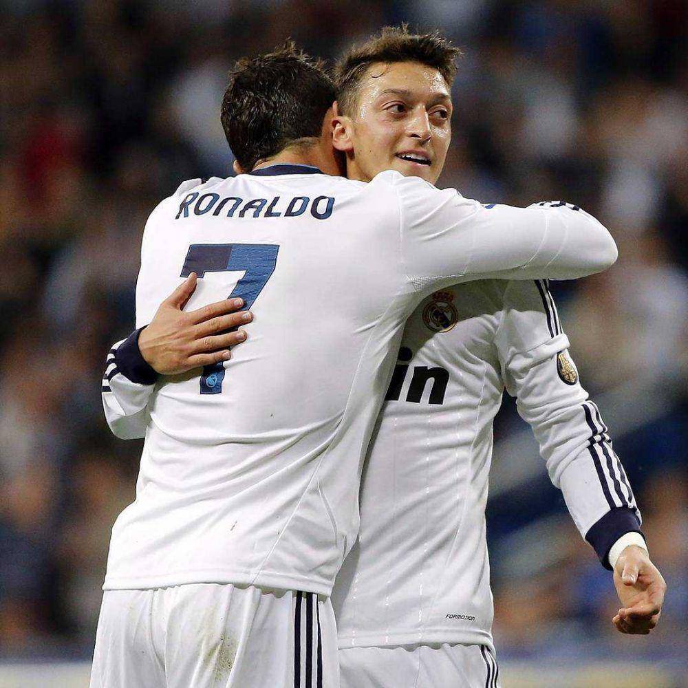 potret Ozil dengan Ronaldo (instagram.com/m10_official)