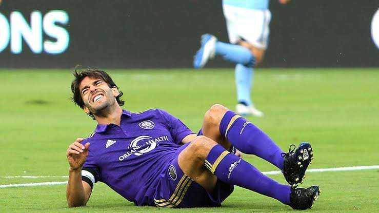 potret Kaka mengalami cedera (skysports.com)
