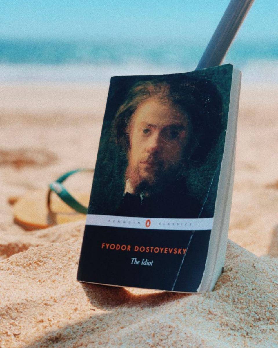 The Idiot oleh Fyodor Dostoyevsky (instagram.com/gabrielcanwrite)