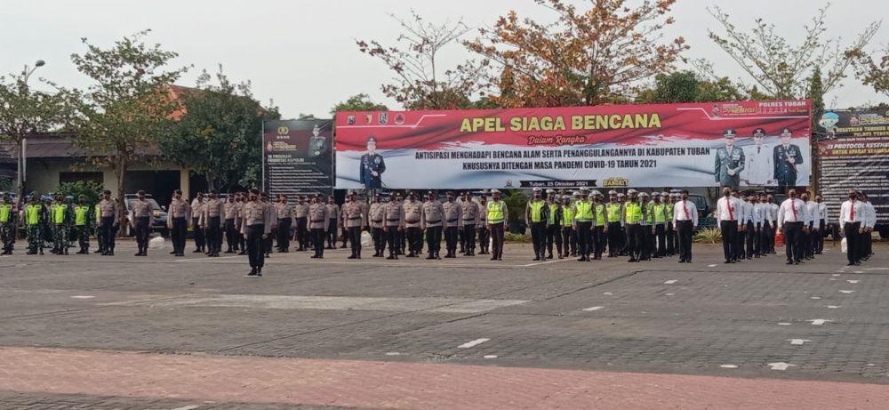 300 pasukan gabungan disiagakan dalam mengantisipasi terjadinya bencana hidrometeorologi di Tuban. IDN Times/Imron