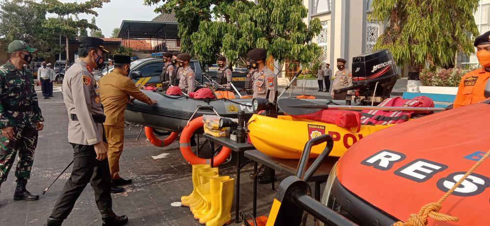300 pasukan gabungan disiagakan dalam mengantisipasi terjadinya bencana hidrometeorologi di Tuban. IDN Times/Imron