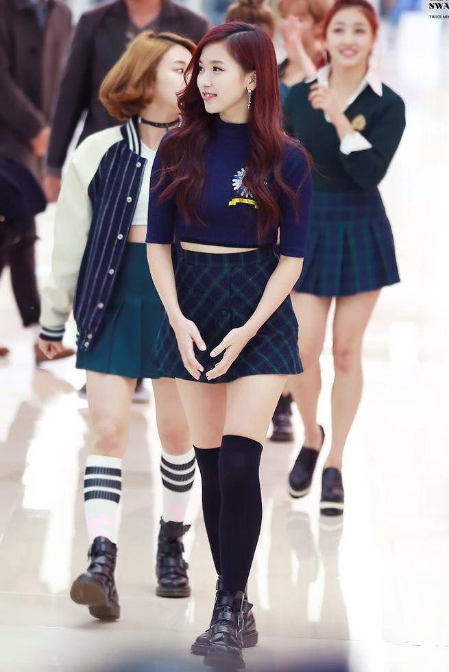 Rok ala Mina Twice (twitter.com/blackswan970324)