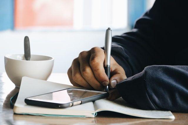 Gemar Menulis? Ini 7 Cara Hasilkan Uang dari Wattpad