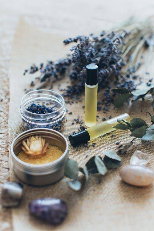 Ilustrasi minyak lavender (pexels.com/elinafairytale)